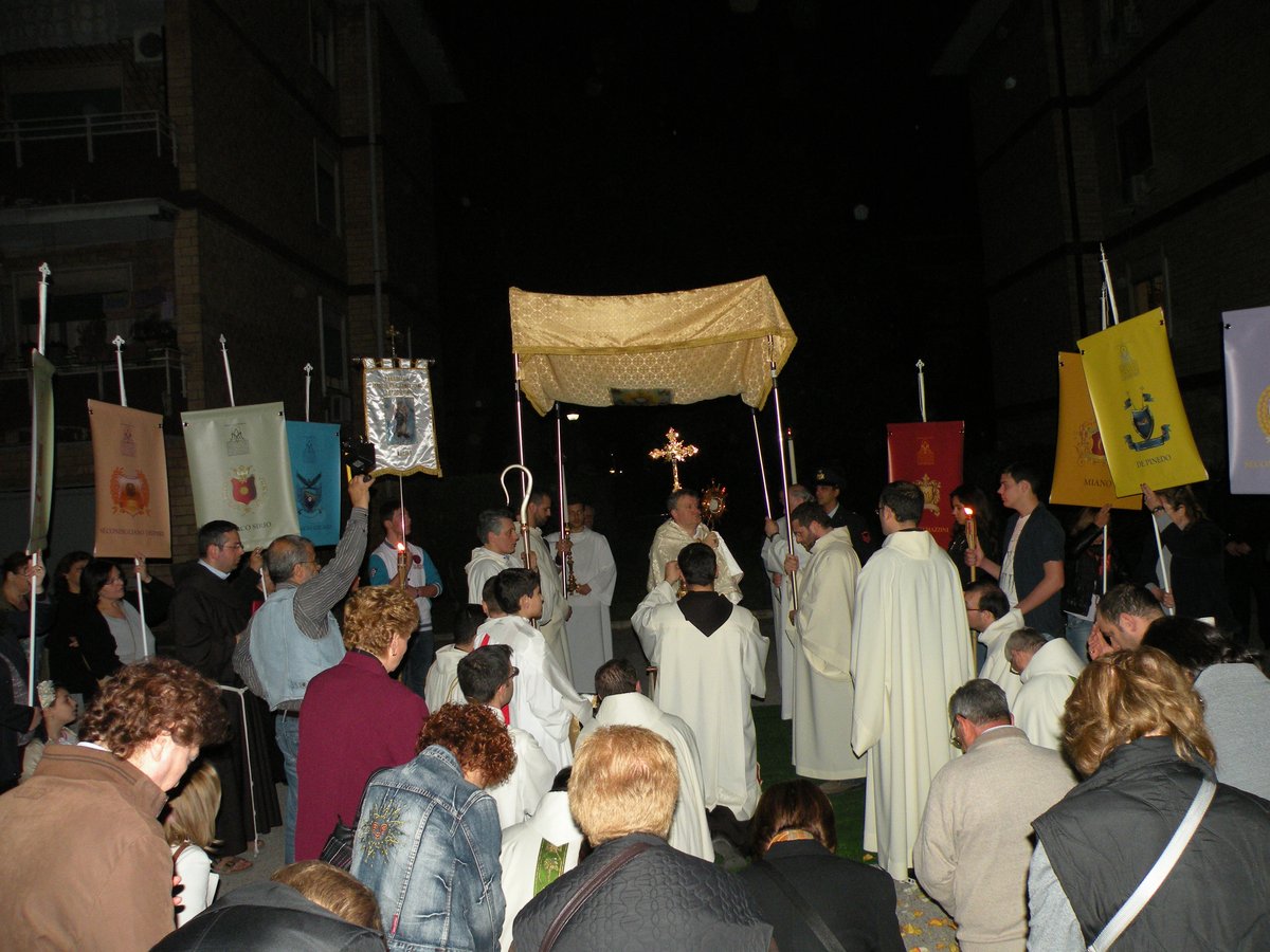 18-04-2013-messa-processione-eucaristica-00131.JPG