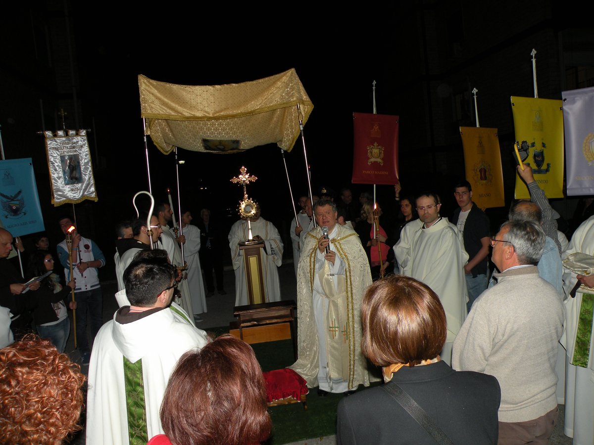 18-04-2013-messa-processione-eucaristica-00138.JPG