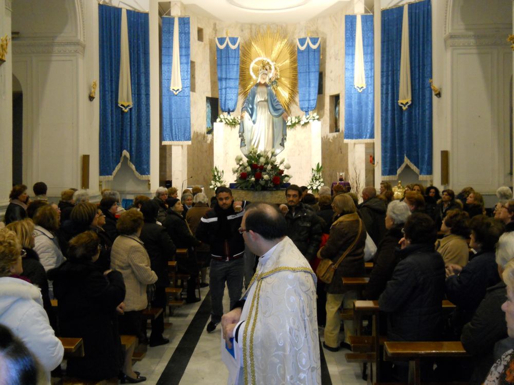 8-12-2011-messa-processione-088