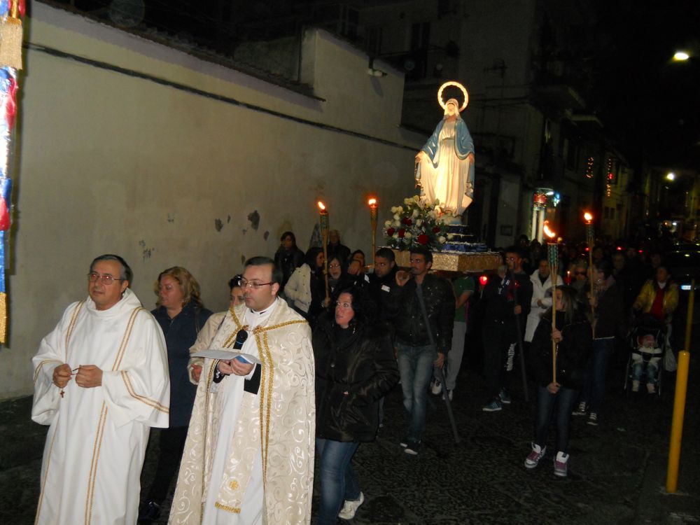 8-12-2011-messa-processione-112
