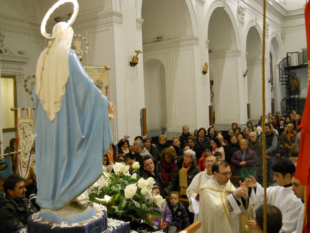 8-12-2011-messa-processione-209