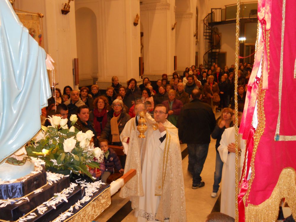 8-12-2011-messa-processione-210