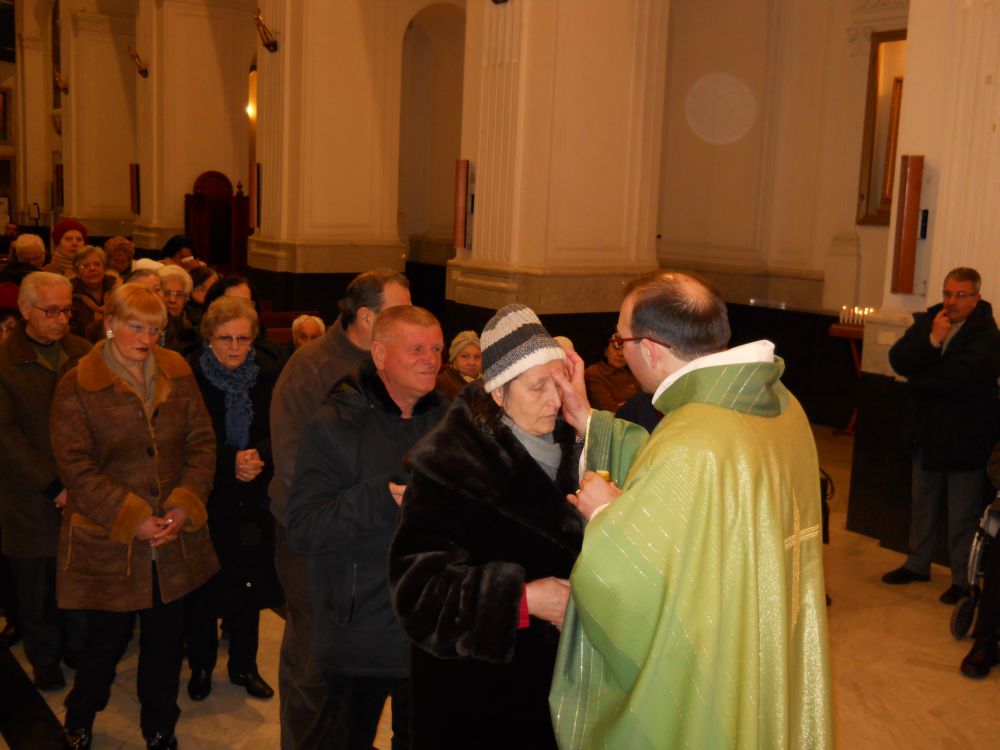 11-02-2012-madonna-lourdesI-0042