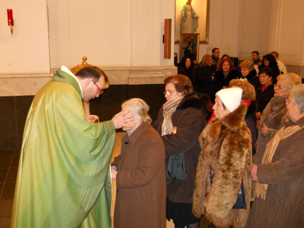 11-02-2012-madonna-lourdesI-0053