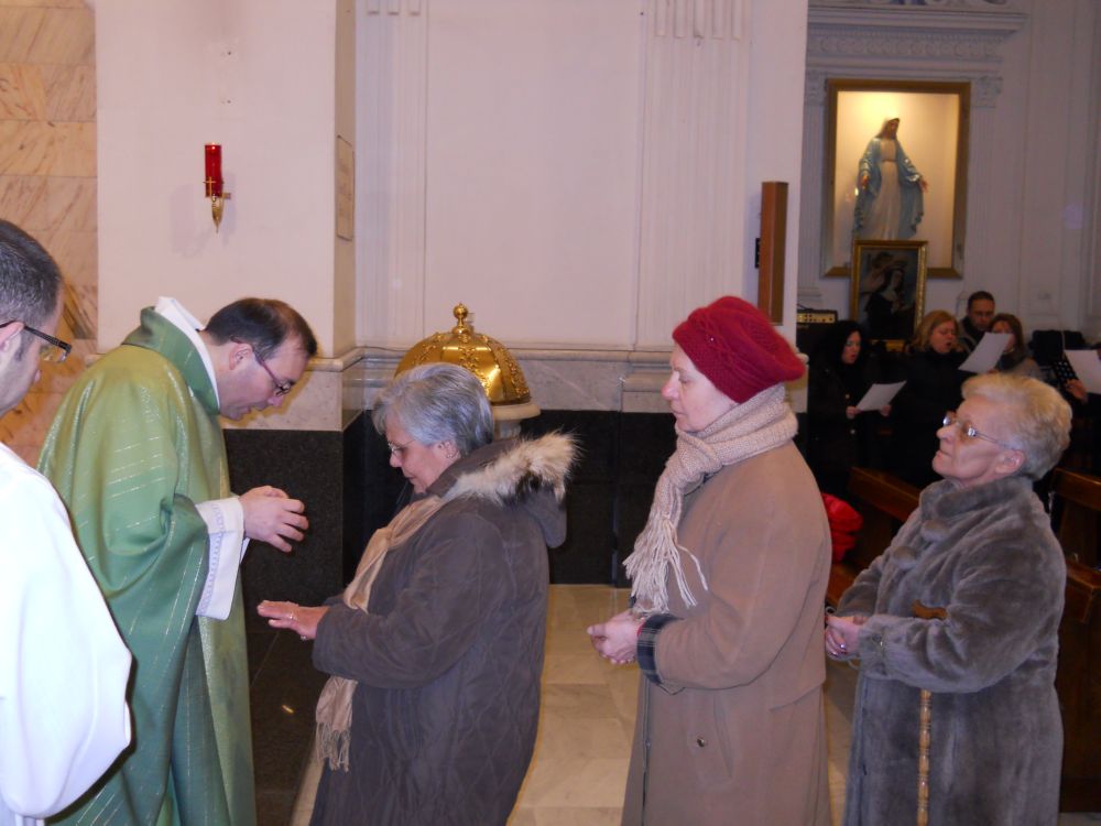 11-02-2012-madonna-lourdesI-0055