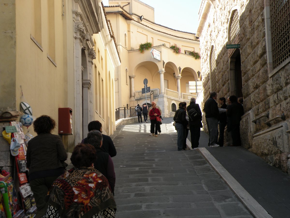2012-assisi-cascia-00024.JPG