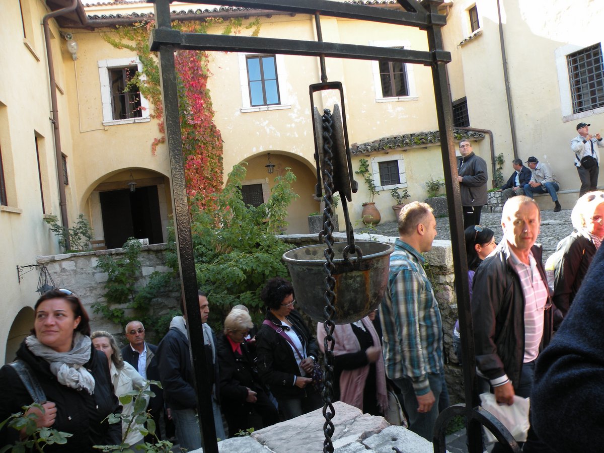 2012-assisi-cascia-00046.JPG
