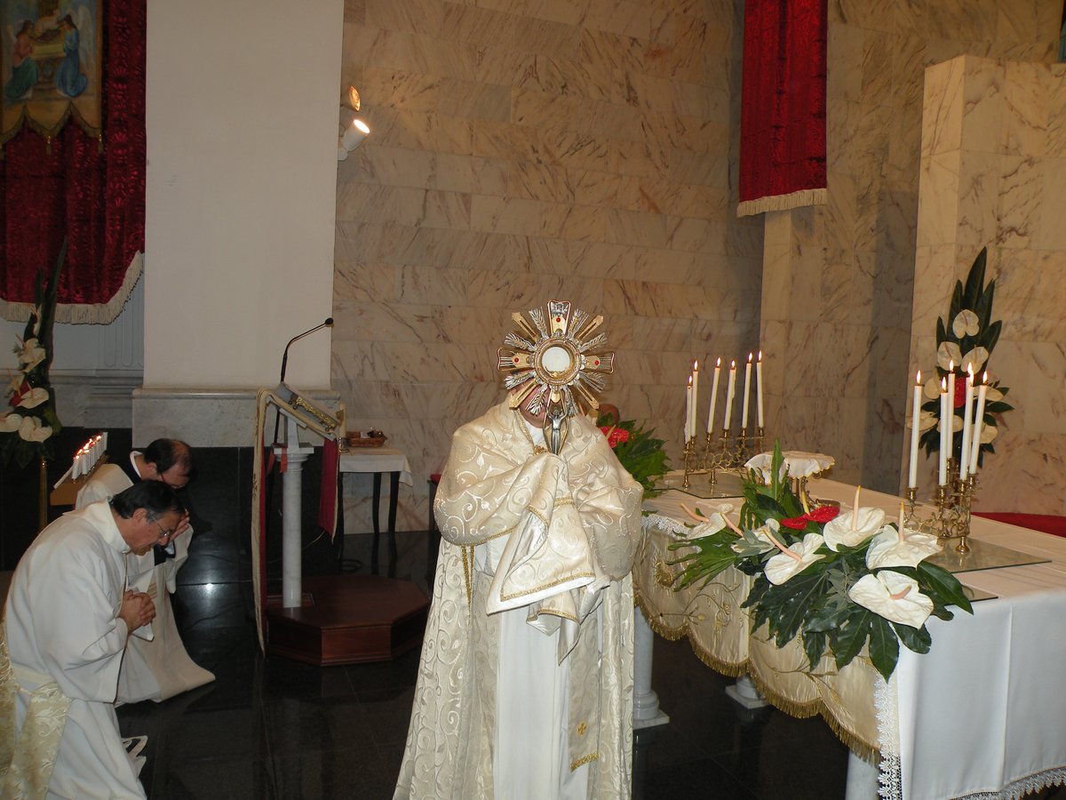 2012-giovedi-quarantore-00054.JPG