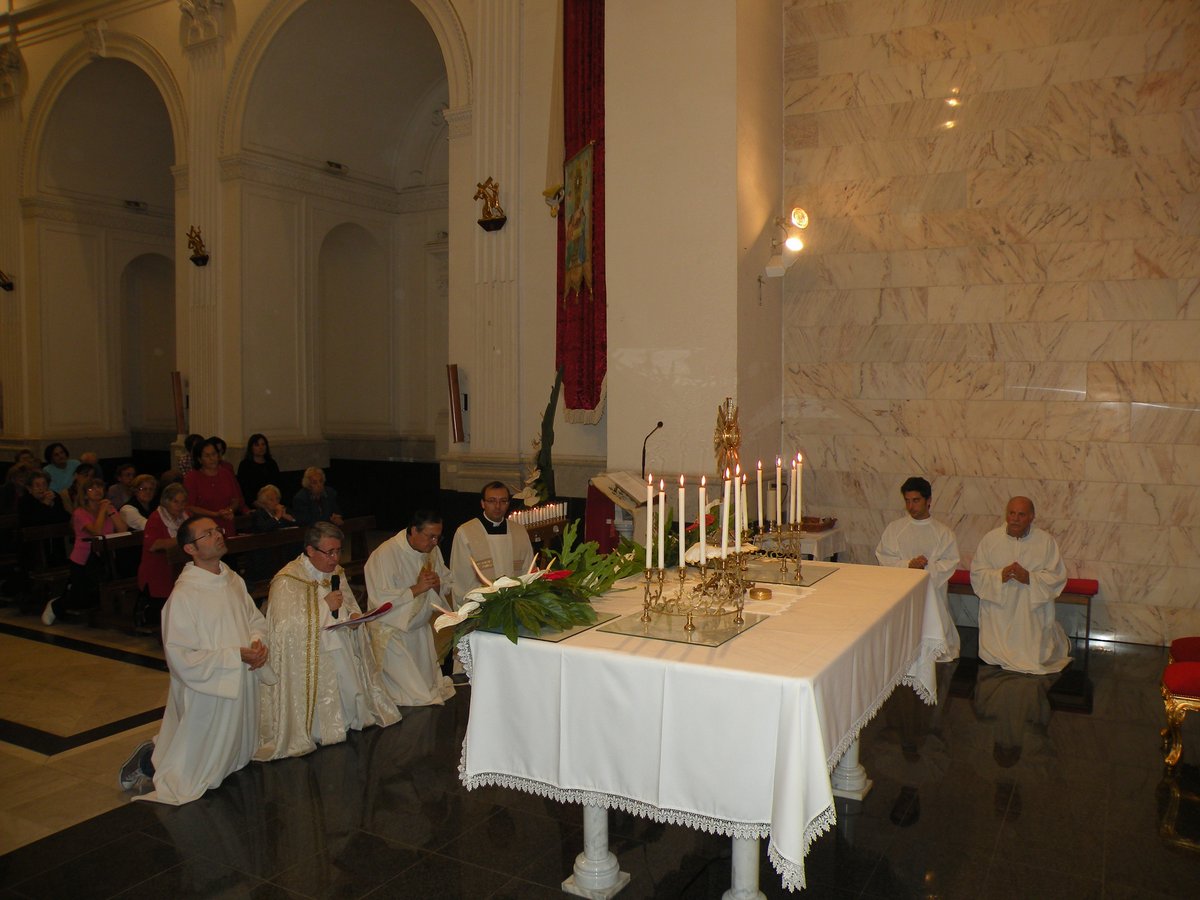 2012-giovedi-quarantore-00059.JPG