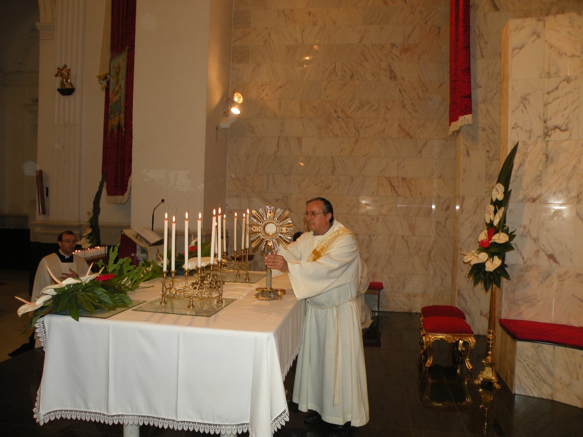 2012-giovedi-quarantore-00060.JPG