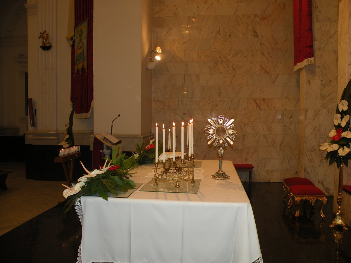 2012-giovedi-quarantore-00061.JPG