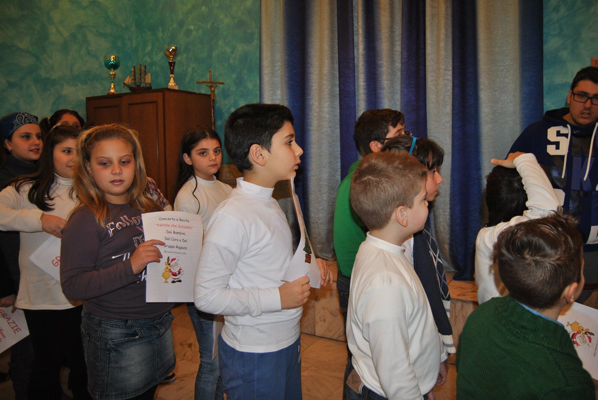 26-12-2012-recita-bimbi-00021.JPG