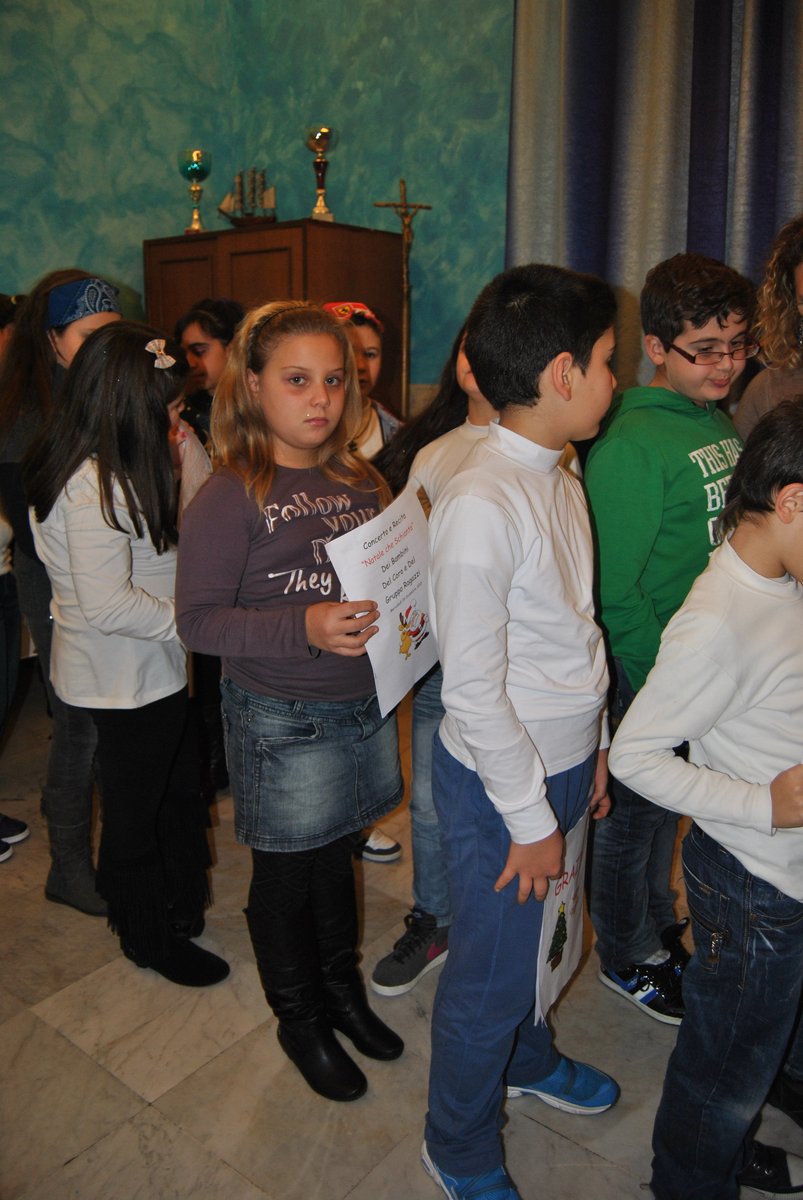 26-12-2012-recita-bimbi-00024.JPG