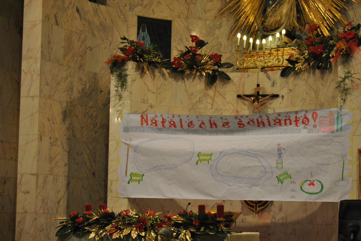 26-12-2012-recita-bimbi-00031.JPG