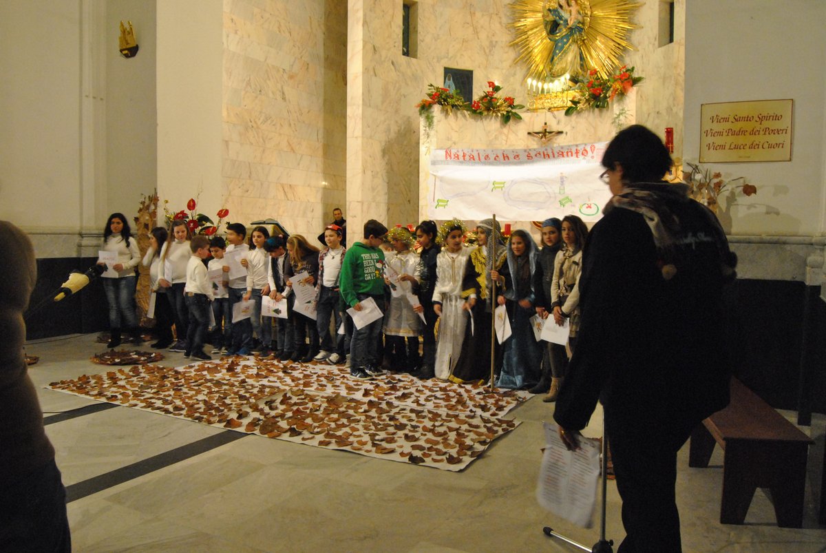 26-12-2012-recita-bimbi-00034.JPG