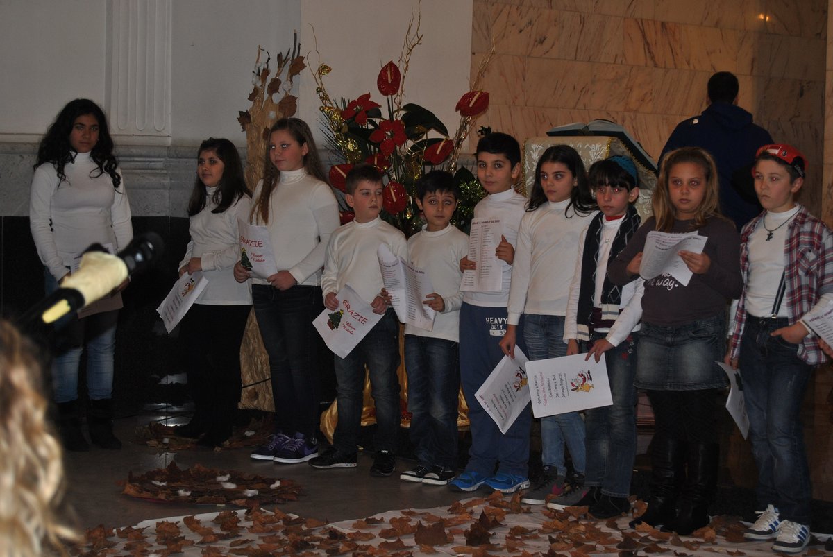 26-12-2012-recita-bimbi-00036.JPG