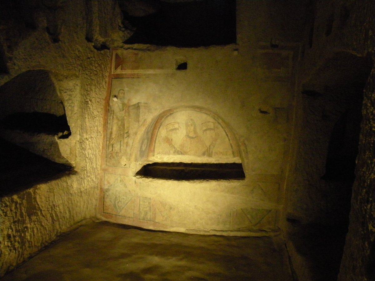 09-02-2013-catacombe-san-gennaro-00011.JPG