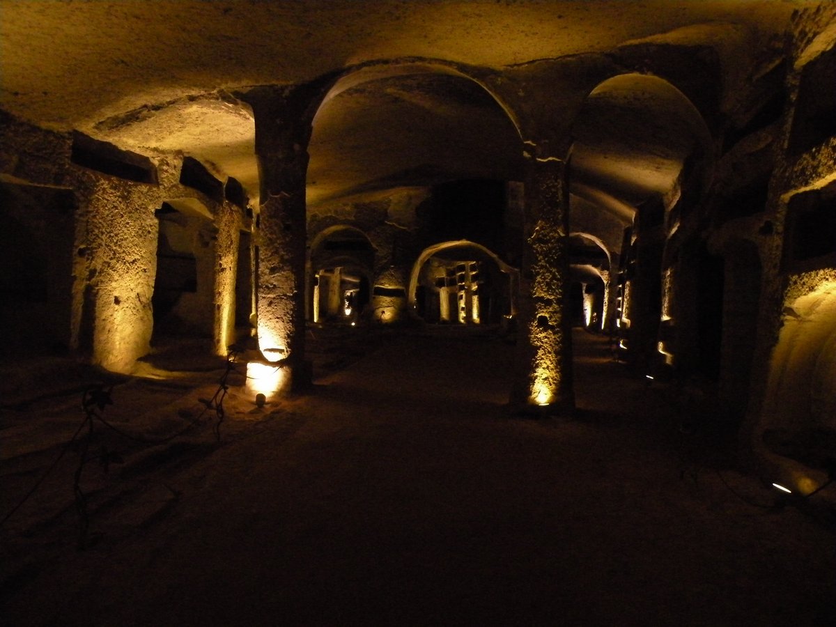 09-02-2013-catacombe-san-gennaro-00015.JPG