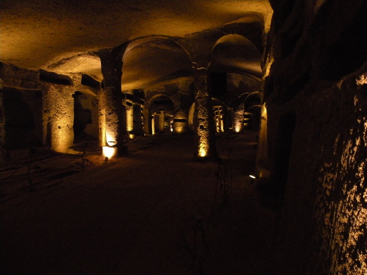 09-02-2013-catacombe-san-gennaro-00016.JPG