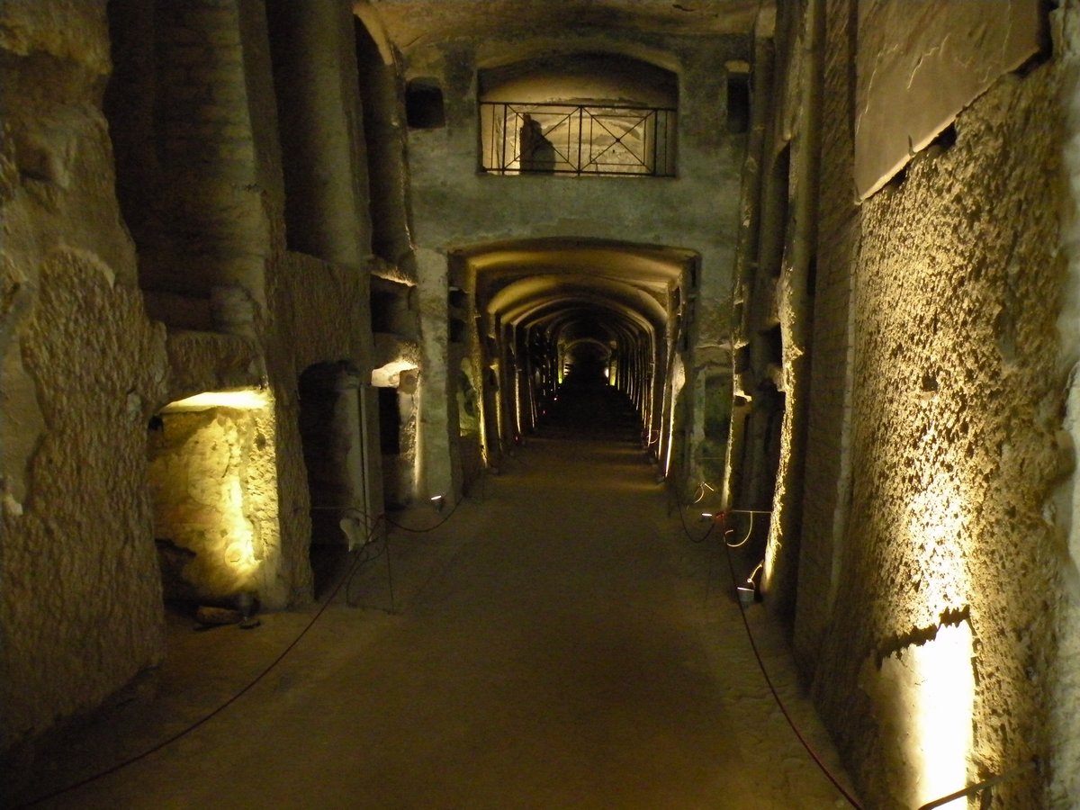 09-02-2013-catacombe-san-gennaro-00021.JPG