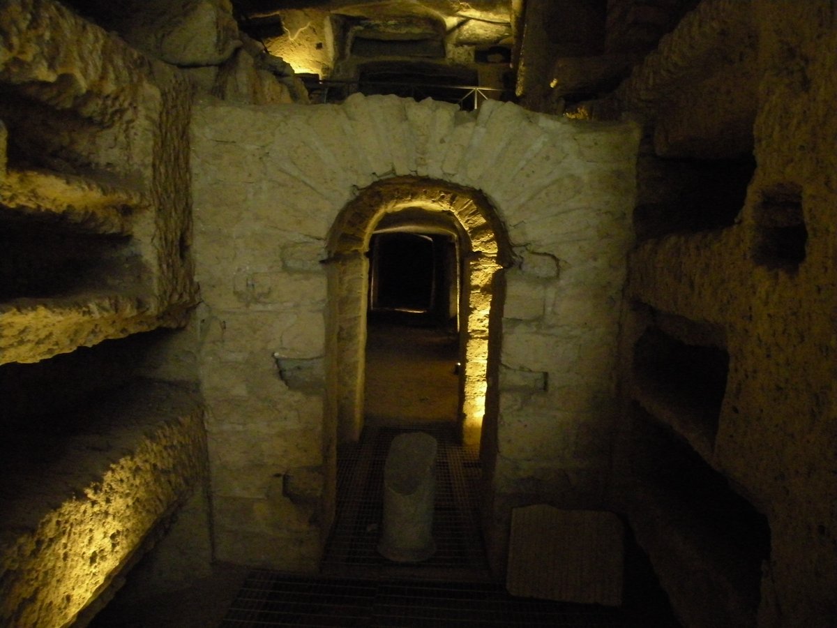 09-02-2013-catacombe-san-gennaro-00022.JPG