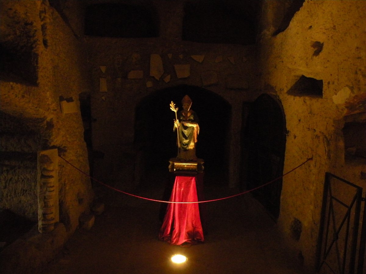 09-02-2013-catacombe-san-gennaro-00023.JPG