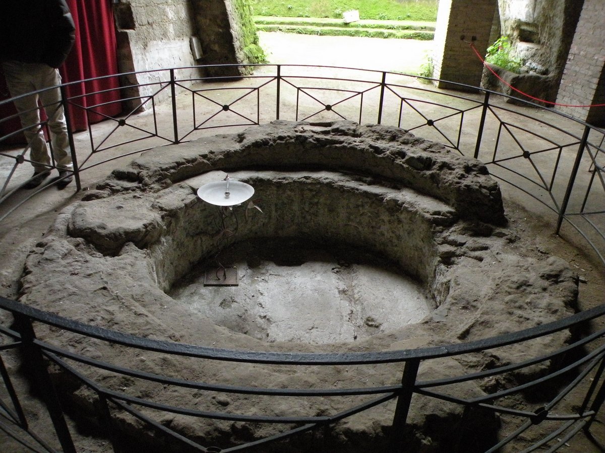 09-02-2013-catacombe-san-gennaro-00025.JPG