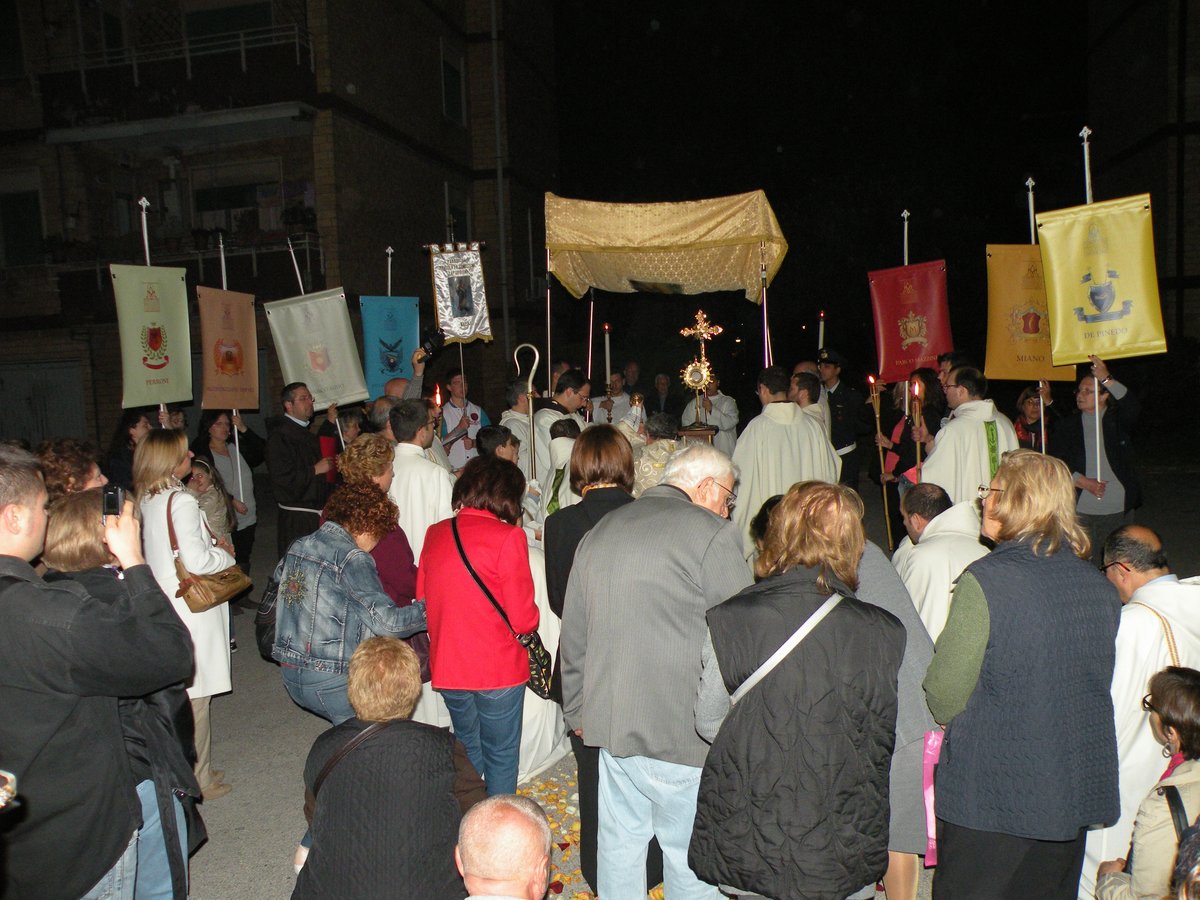 18-04-2013-messa-processione-eucaristica-00125.JPG