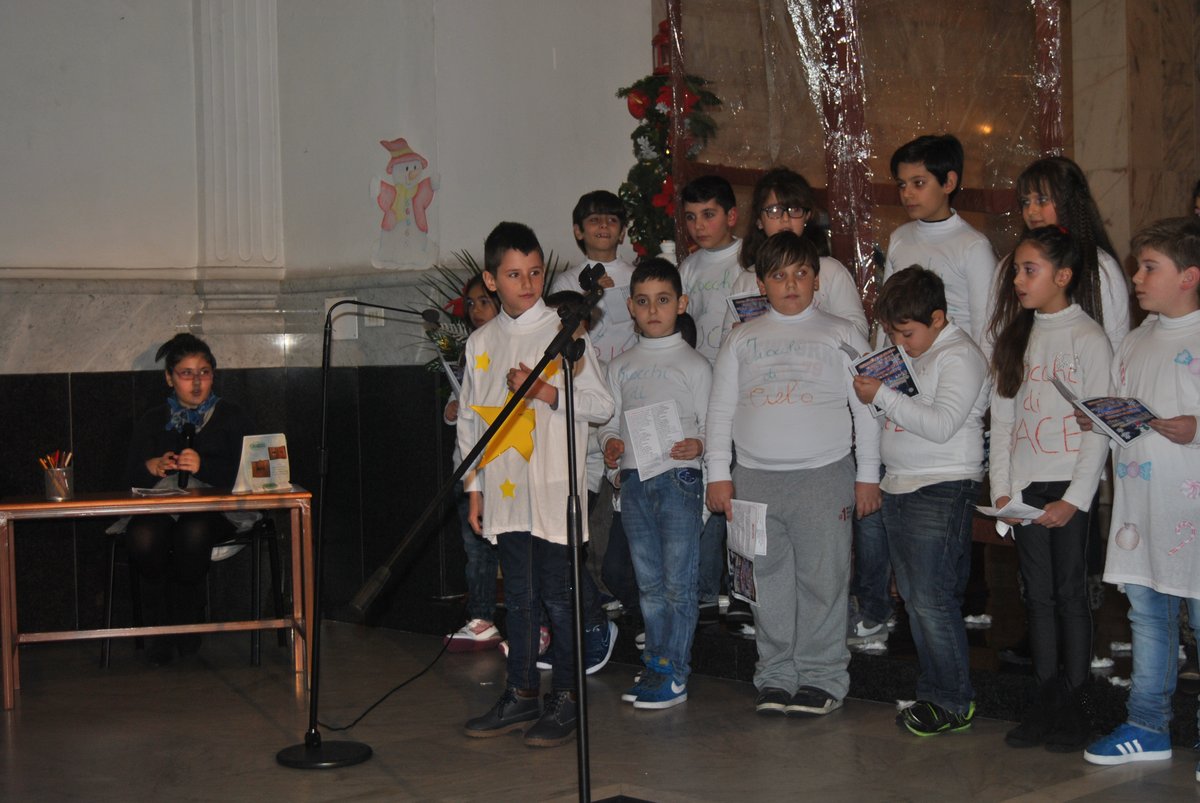 26-12-2013-recita-natale-bimbi (35).JPG