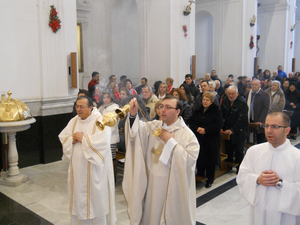 25-12-2011-messa-natale-ore-12-0039