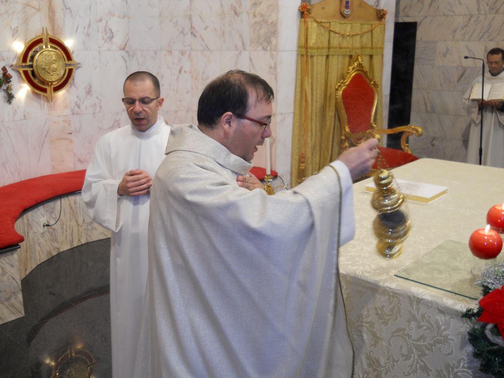 25-12-2011-messa-natale-ore-12-0042