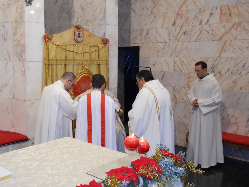 25-12-2011-messa-natale-ore-12-0055