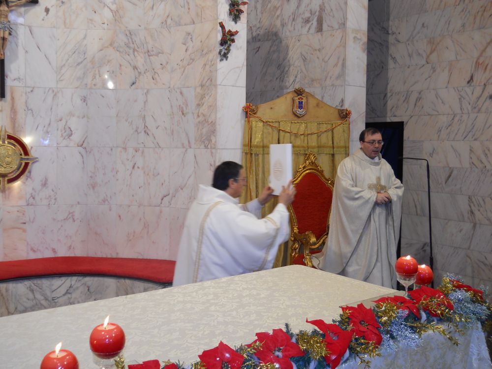25-12-2011-messa-natale-ore-12-0057
