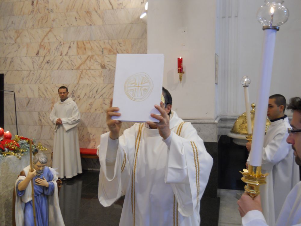 25-12-2011-messa-natale-ore-12-0058
