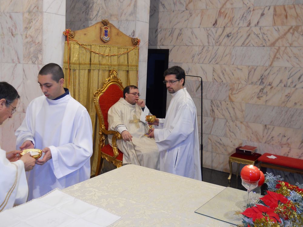 25-12-2011-messa-natale-ore-12-0066