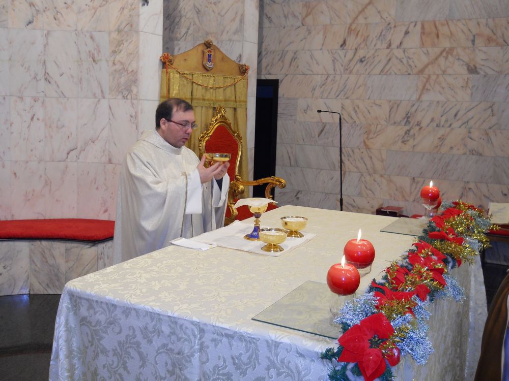 25-12-2011-messa-natale-ore-12-0069