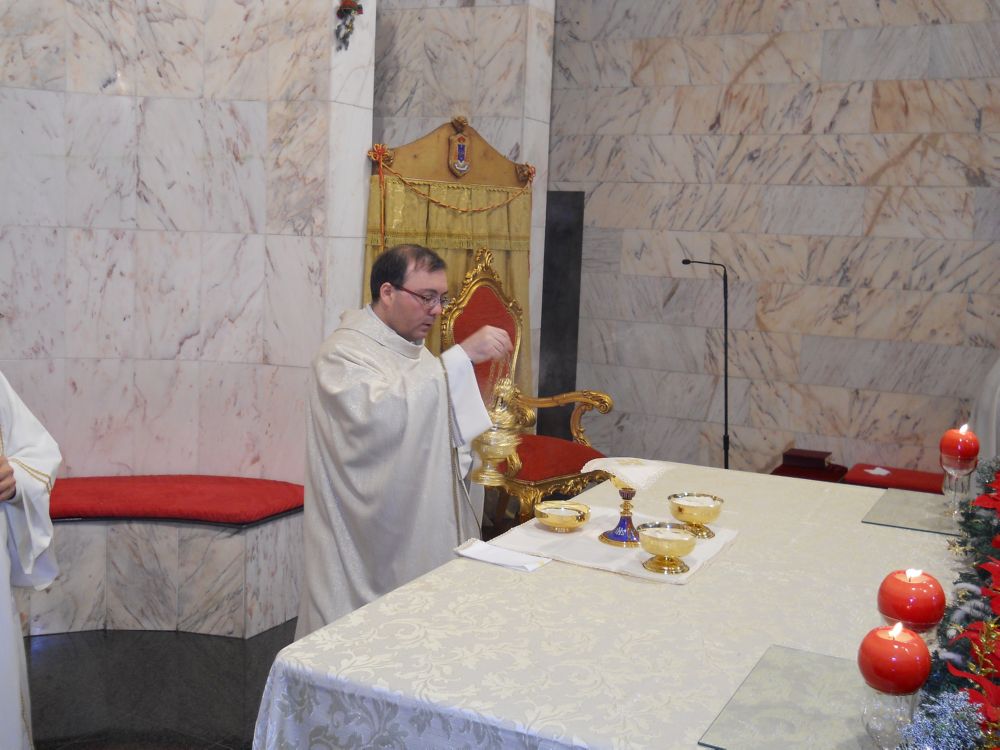 25-12-2011-messa-natale-ore-12-0072