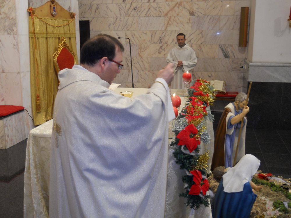 25-12-2011-messa-natale-ore-12-0074