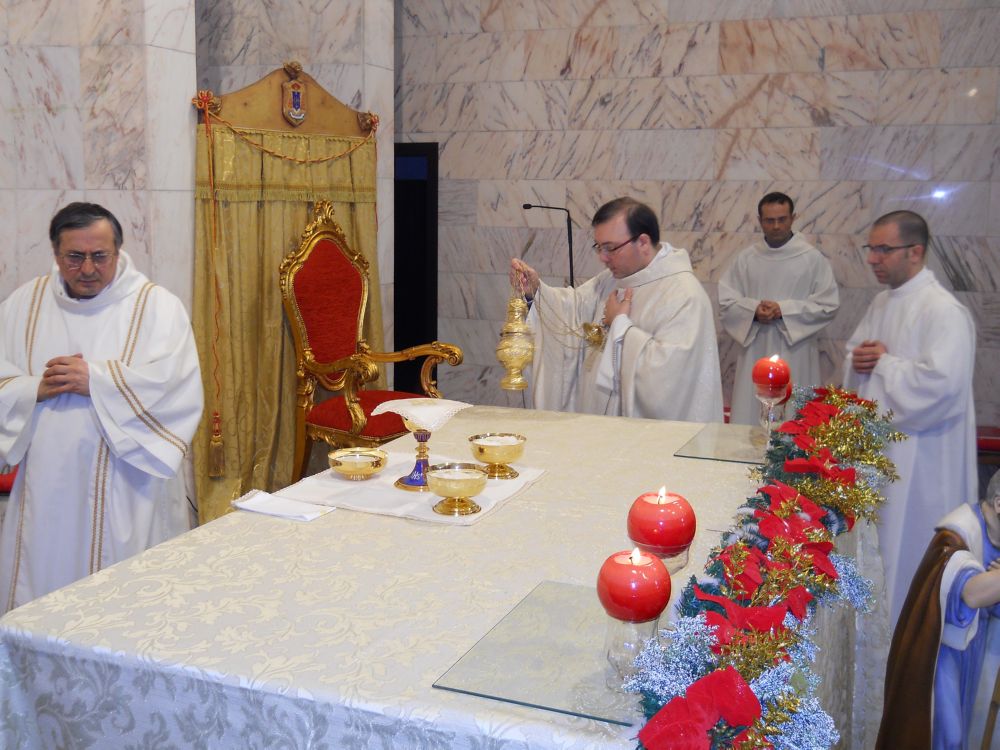 25-12-2011-messa-natale-ore-12-0078