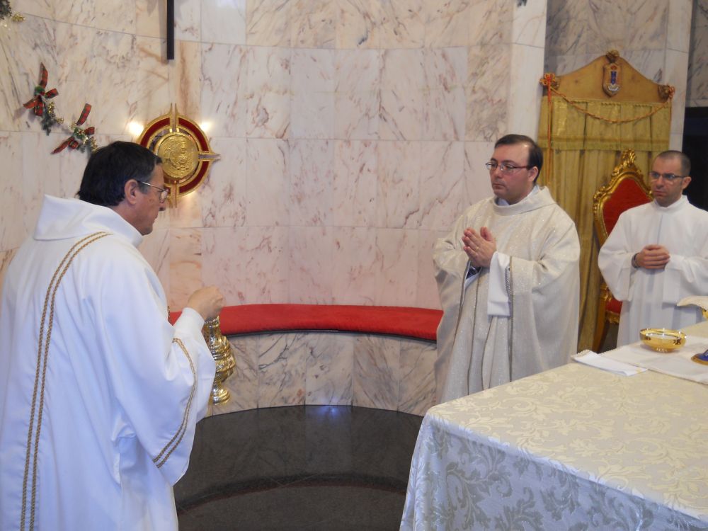 25-12-2011-messa-natale-ore-12-0079