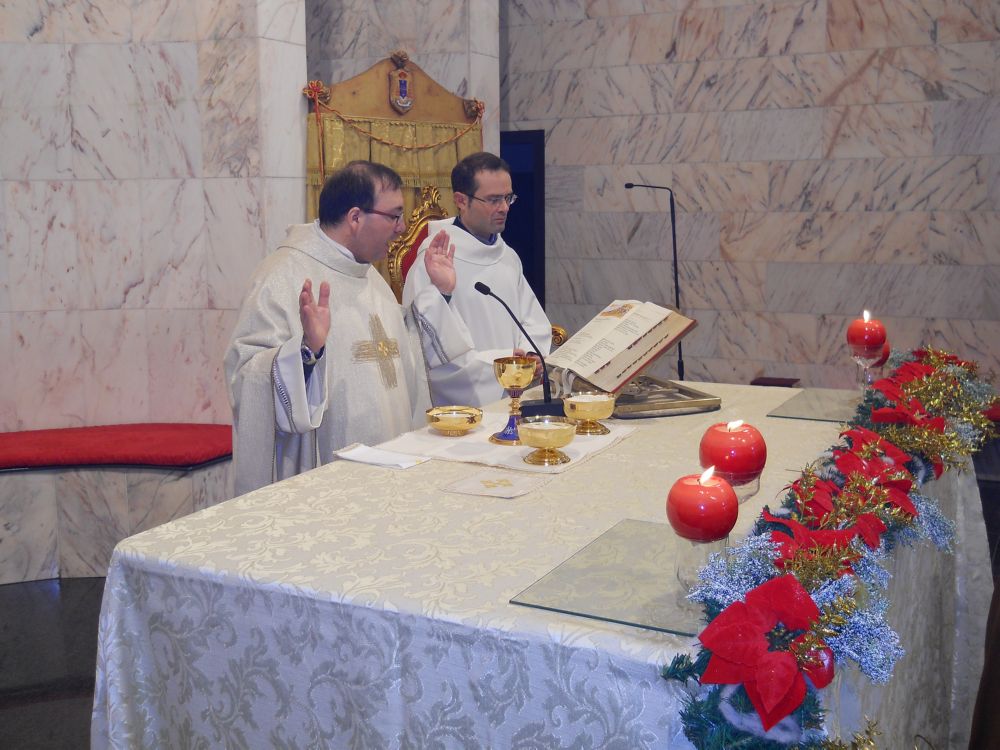 25-12-2011-messa-natale-ore-12-0083