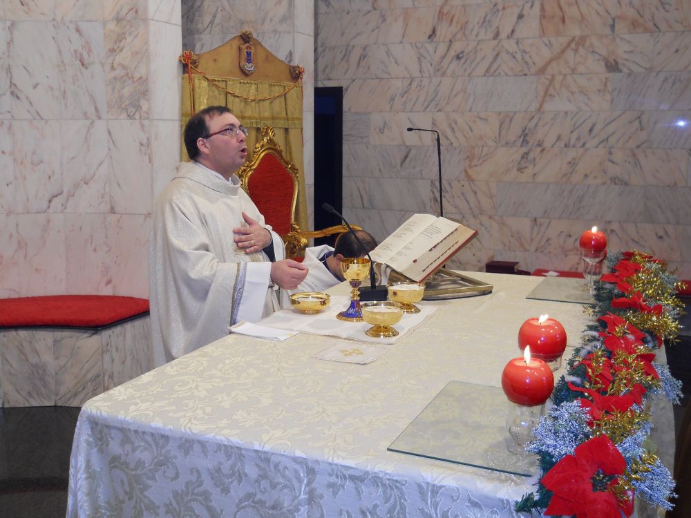 25-12-2011-messa-natale-ore-12-0085