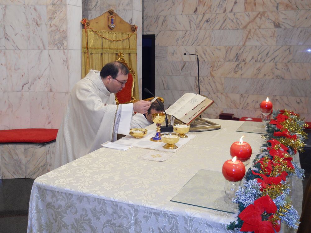 25-12-2011-messa-natale-ore-12-0086