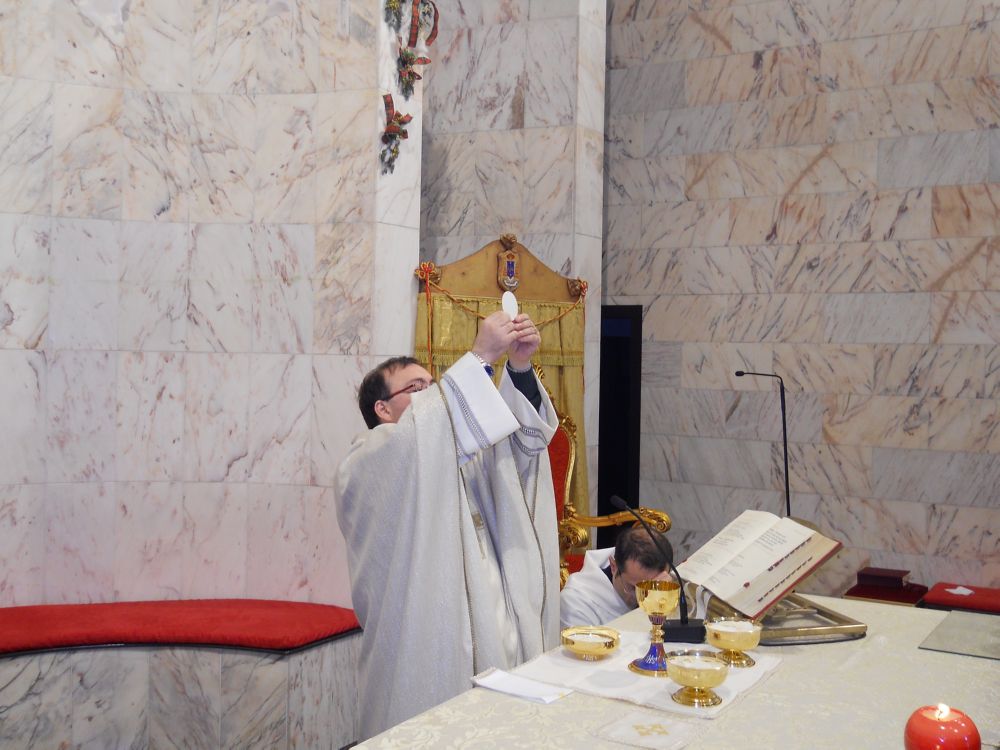 25-12-2011-messa-natale-ore-12-0087