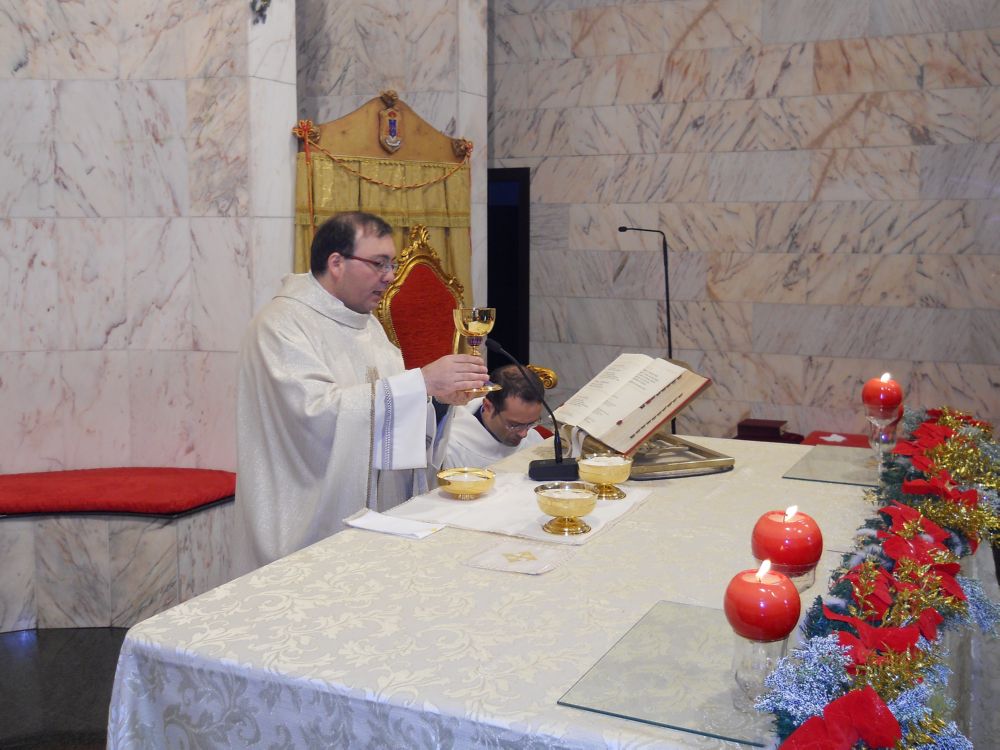 25-12-2011-messa-natale-ore-12-0088