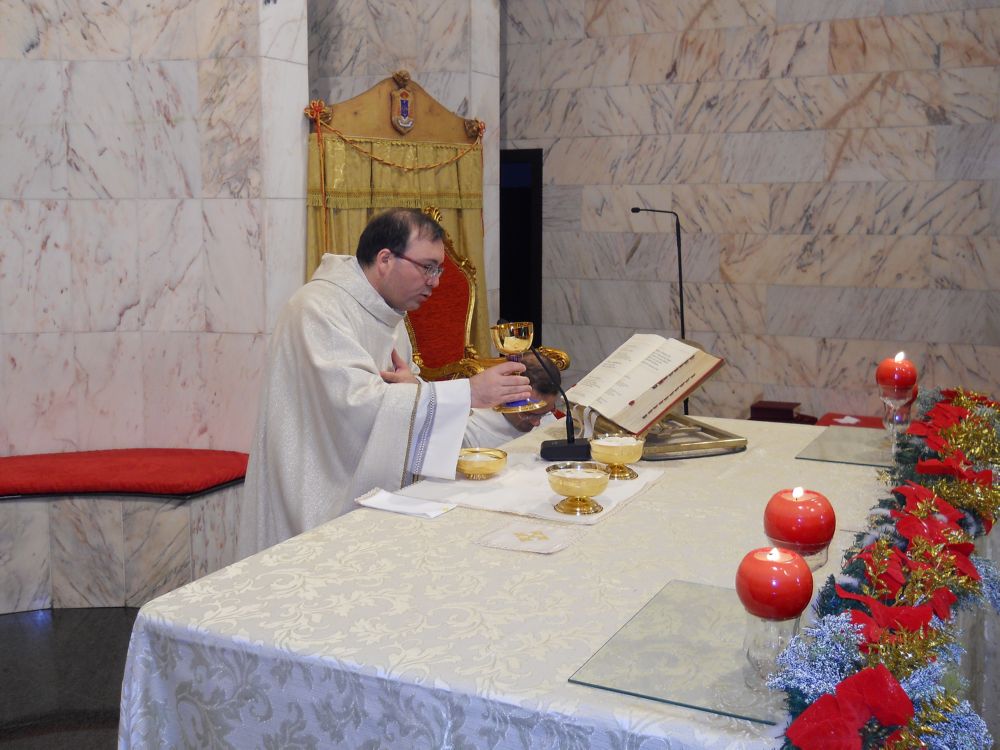 25-12-2011-messa-natale-ore-12-0089