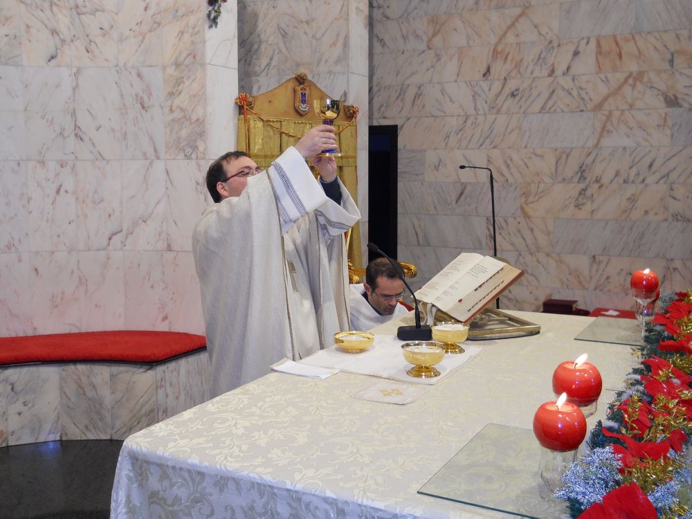 25-12-2011-messa-natale-ore-12-0090
