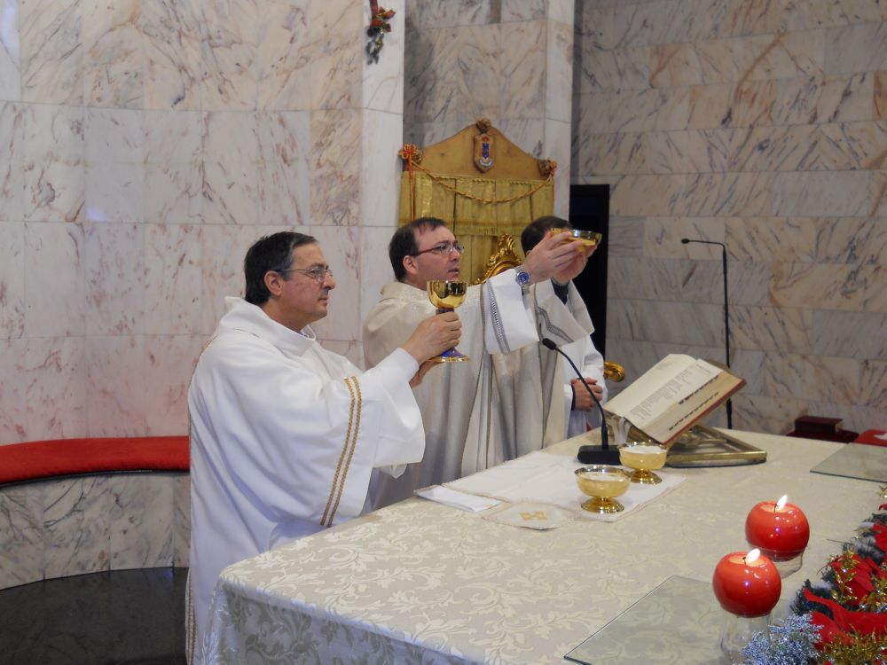 25-12-2011-messa-natale-ore-12-0092