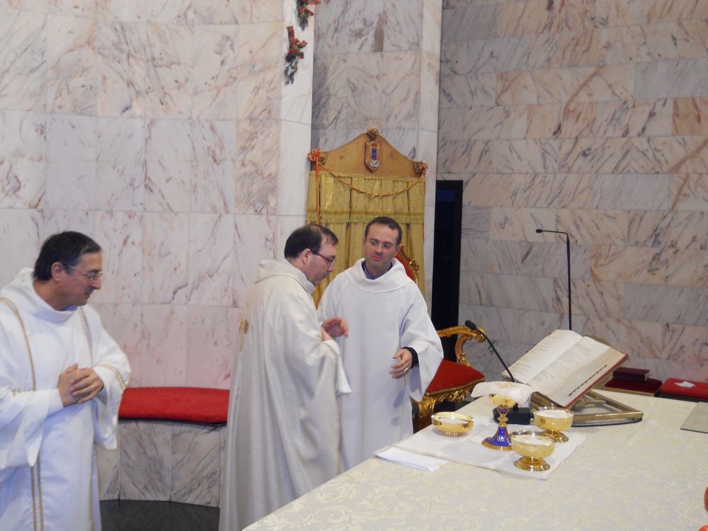 25-12-2011-messa-natale-ore-12-0102