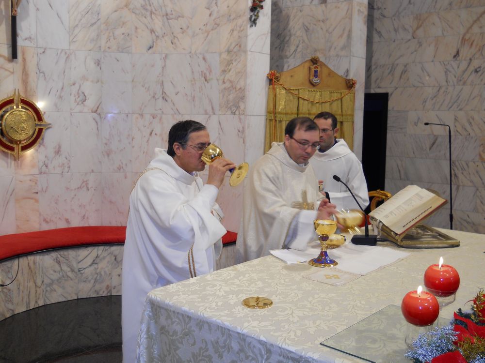 25-12-2011-messa-natale-ore-12-0107